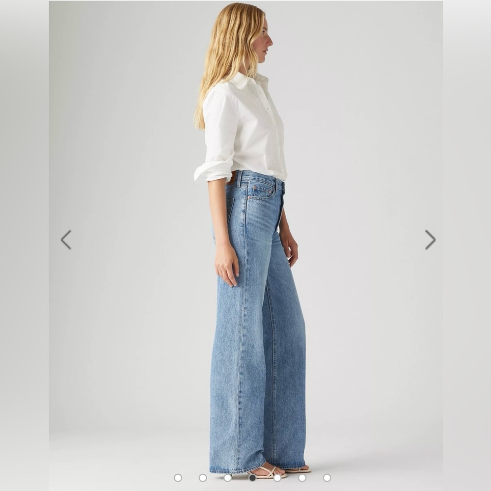Levi’s Ribcage Wide Leg - size 25, Medium Blue Wash “Not the Same”